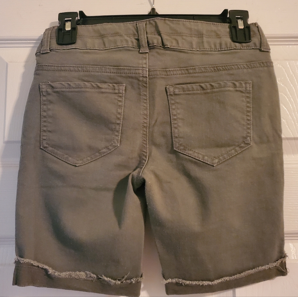 Like New - "Imperial Star girls" shorts!  Size: 14 girls. Color: Olive green.